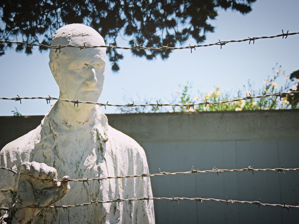 holocaust-956654_960_720